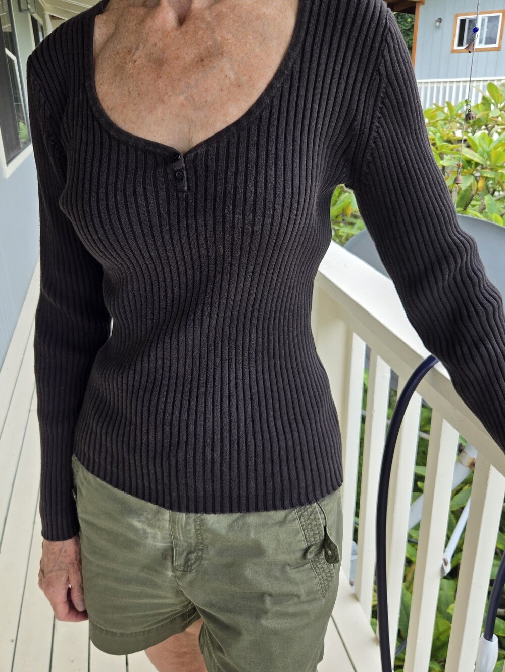 GAP Stretch Women's Ribbed V-Neck Sweater In Black